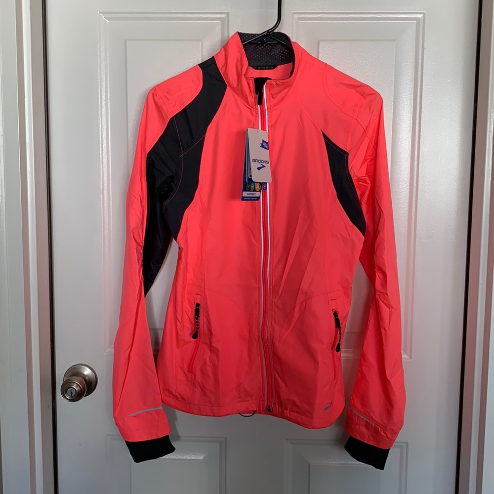 Brand New Brooks Nigtlife Jacket III -Bright Pink